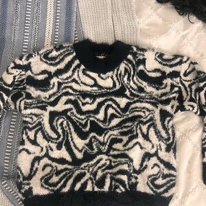 SO Black and White Patterned Women's Sweater